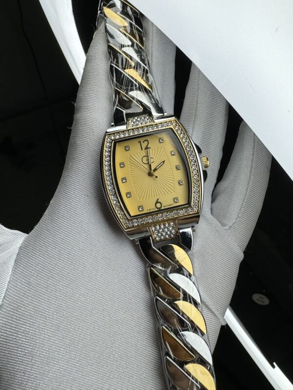 Gucci Premium Bracelet Style Diomand Design Ladies Watch